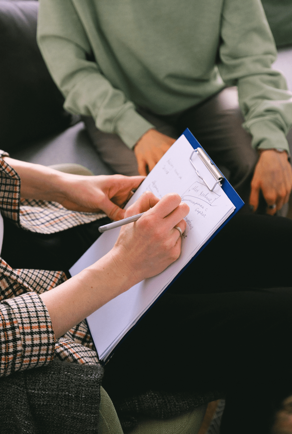 therapist takes notes during session for schizoaffective disorder