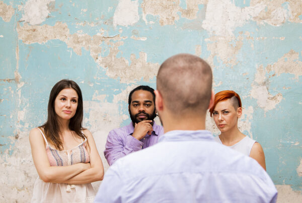 Three people asking a head in the foreground "How to stop drinking".